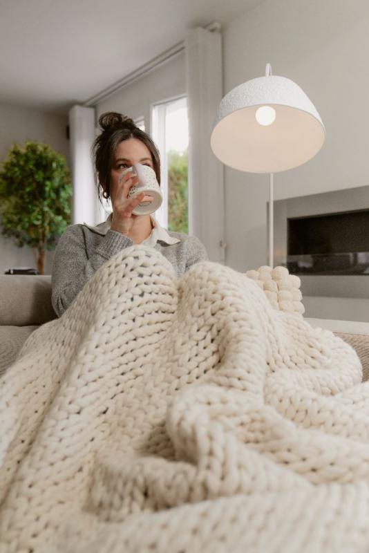 OSRAM Stehleuchte Camel Bell weiß aus Metall und Pappmaschee E27