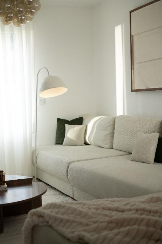 OSRAM Stehleuchte Camel Bell weiß aus Metall und Pappmaschee E27