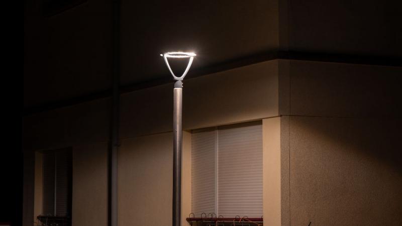 Ledvance LED Straßen- und Parkplatzbeleuchtung Urban Latern V 59W 3000-4000K IP66 schwarz - wählbare CCT und Wattageneinstellung