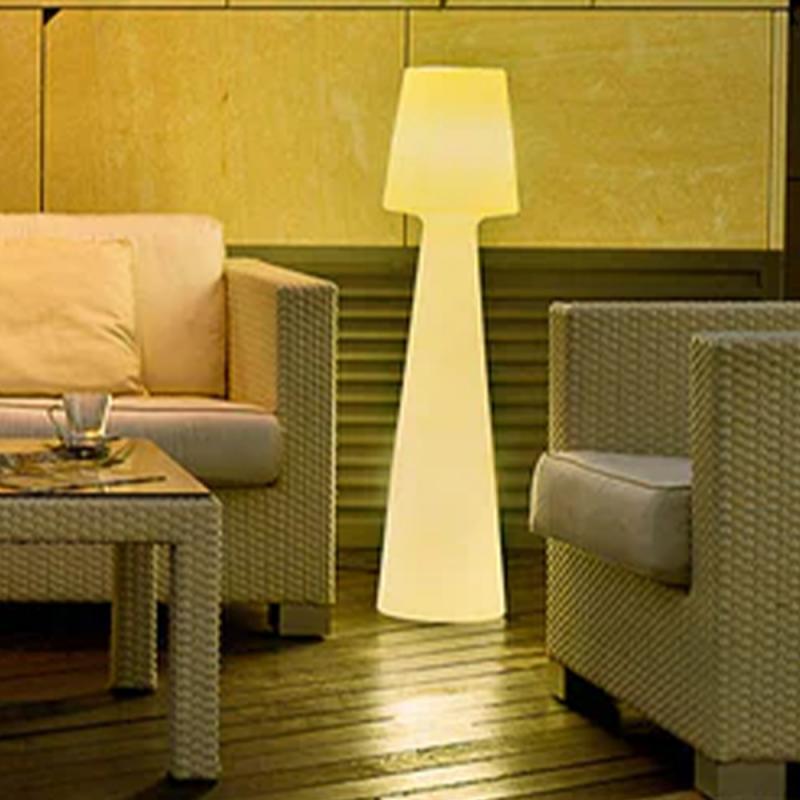 New Garden Lola 110 Stehlampe mit Kabel für 230V,  2700 K warmweißes Licht, 110 cm hoch, IP65