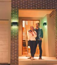 Aktion: Nur noch angezeigter Bestand verfügbar:  LEDVANCE SMART+ WiFi Rechteckige Außen Wandleuchte BRICK WIDE RGBW Farbwechsel in Anthrazit IP44