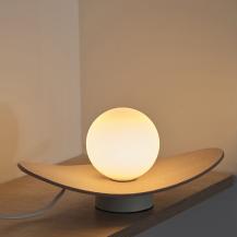 Osram Tischleuchte Decor Pearl in Beige mit G9 Fassung - Auffällige Leuchte aus Filz / Stahl / Glaskugel