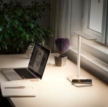 OSRAM Office Line Desk Banker Inductive Charging Schreibtischlampe 17W CCT Dimmbar Weiß