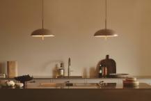 Design For The People Versale Pendelleuchte Braun – skandinavische Designerleuchte von Anker Studio