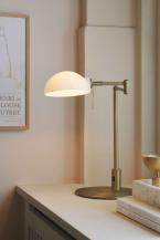 Halo Design Tisch- Schreibtisch Lampe Kjøbenhavn halbrunde Opalglasschirme Antique Brass flexibler Arm