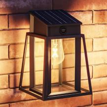 Philips Solar Wandleuchte Lysin in Schwarz mit Bewegungssensor UltraEfficient in klassischer Laternenform - 2700K warmweißes Licht, austauschbare Solarlampe
