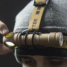 Armytek Wizard C2 Pro Max Magnet USB Sand Taschen- und Stirnlampe mit Magnethalterung / Stirnhalterung akkubetrieben weißes Licht